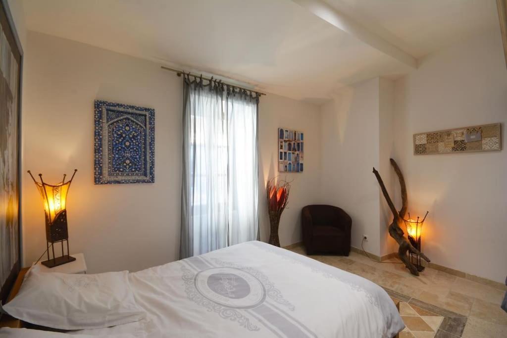 Holiday home Charmante Petite Maison Donnant Sur Les Arenes *